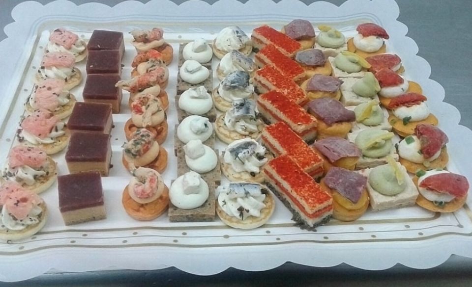 canapes-variats